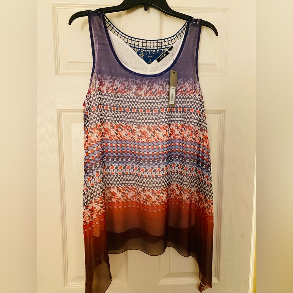 Stunning BRAND NEW Apt 9 Women’s tank, Size Large! 🌺💗💐